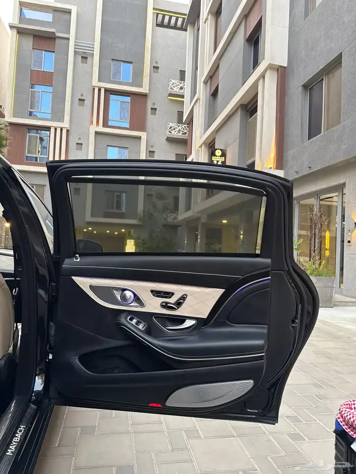 Mercedes مايباخ 2017 25