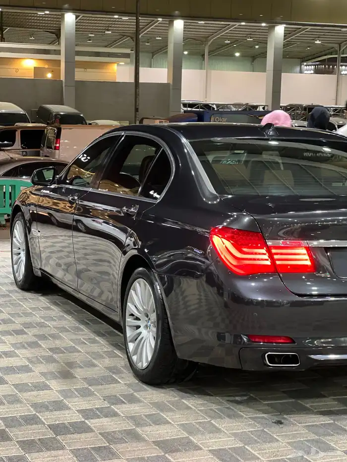 للبيع BMW 730i 2012 مخزن نظيف عداد 40 الف فقط 8