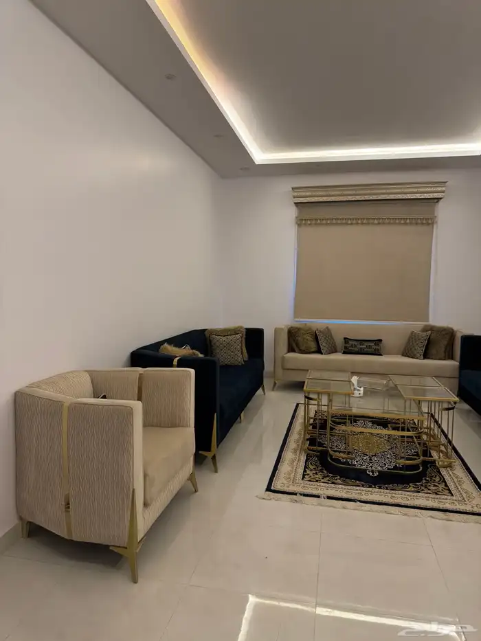 كنب مع طاولات وفرشه 1
