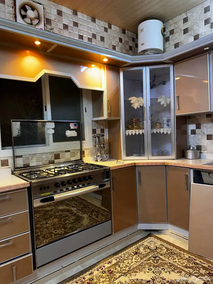 غرفه نوم ومطبخ شبه جديده استخدام فتره قليله جدا  السعر 3000 5