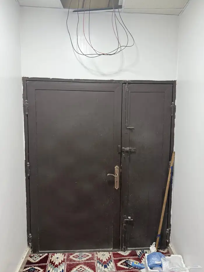 باب المنيوم تور مع مع باب حديد نفس مقاسات بعض 1