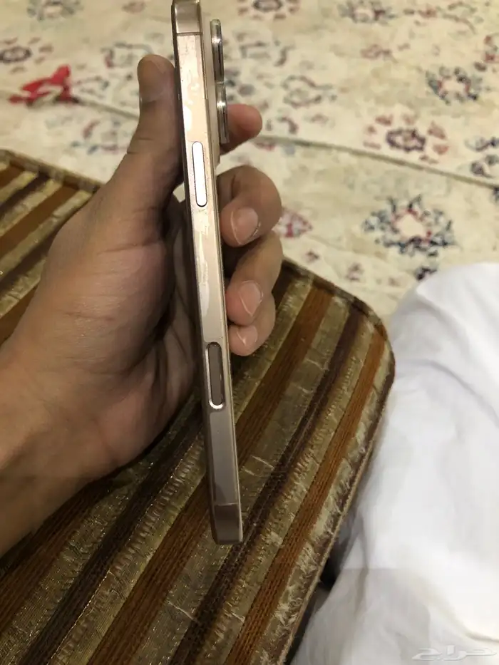 ايفون 16 برو ماكس 256 قيقا جهاز نظيف لاتوجد فيه اي ملاحضات 3