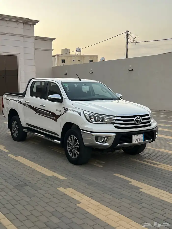 هايلوكس 2018 دبل بنزين قير عايدي ماشيه 65 الف فقط 1