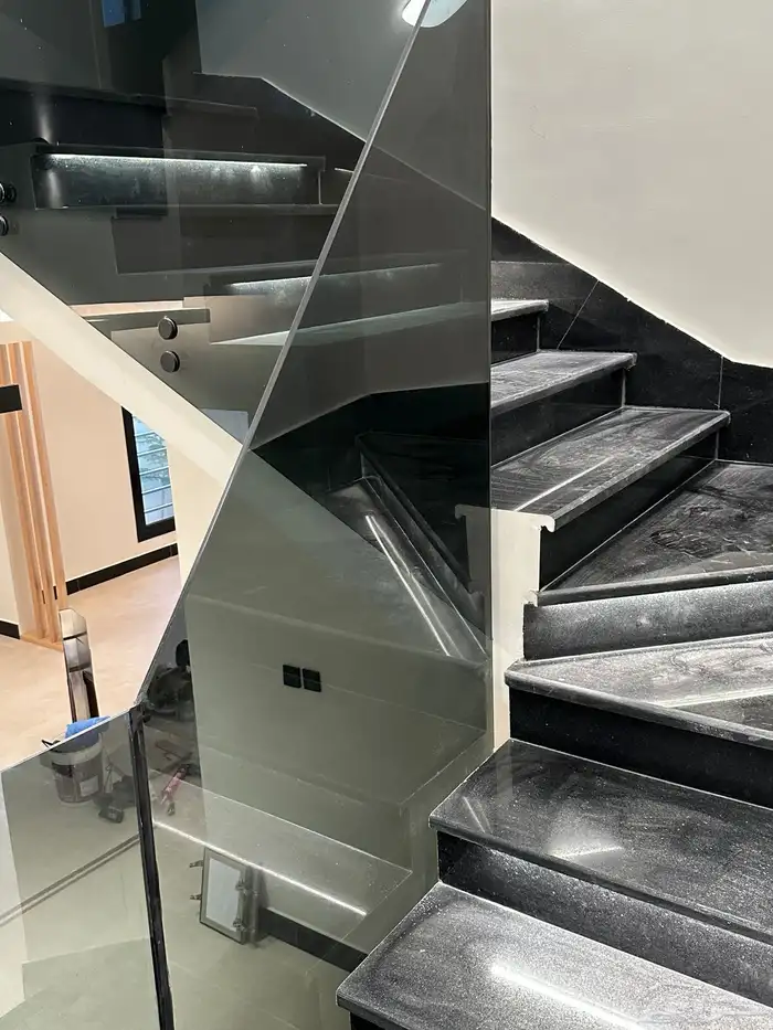 العميد لا اعمال الزجاج والألمنيوم 3