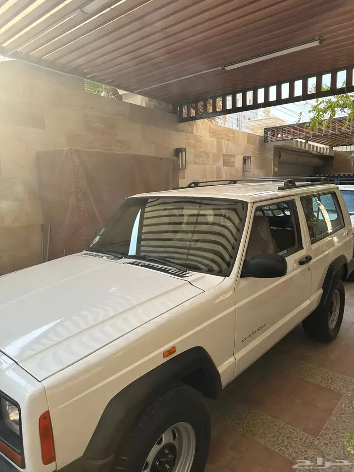 للبيع جيب شروكي 98 باب واحد خليجي قير عادي 1