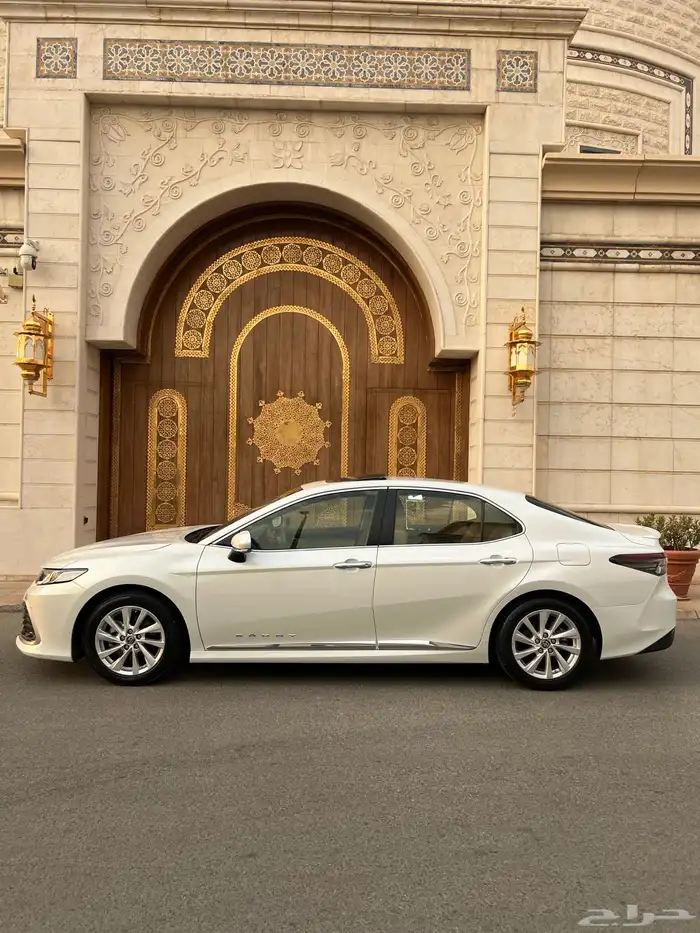 للبيع كامري GLE 2024 فل كامل نظيفه جدا 4