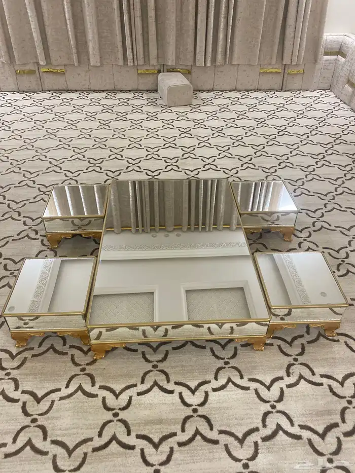 مساند و طاولة و ستارة و فرشة جديده للبيع 2