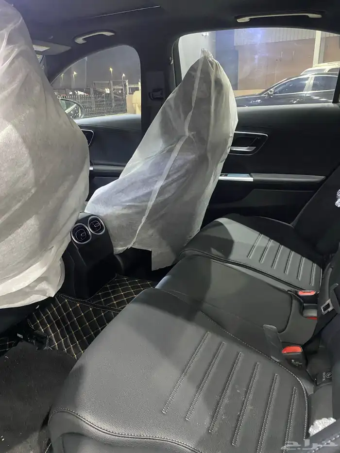 Mercedes-Benz الفئة  C-Class الموديل  C 200 L السنة  2025 8