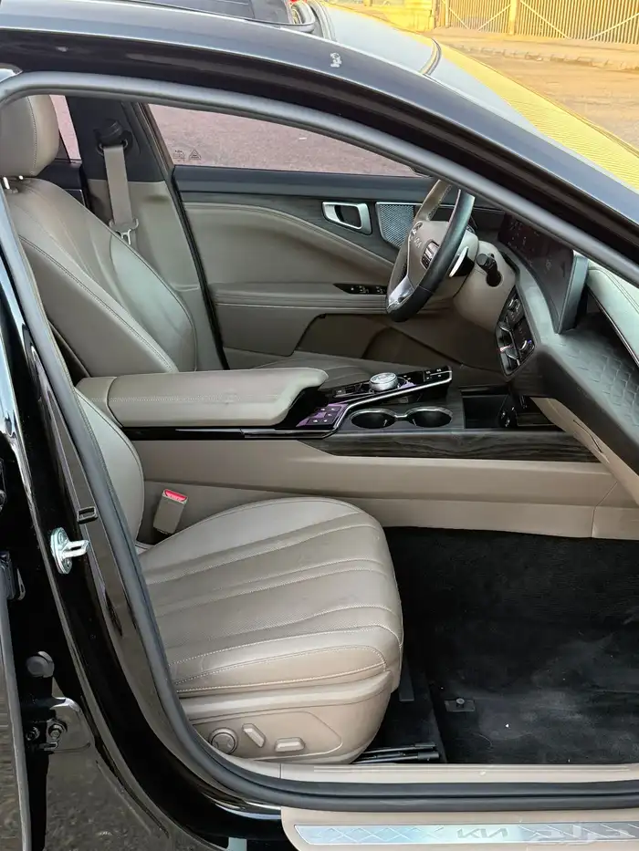 كيا K8 2022 أعلى فئة بطاقة جمركية 24