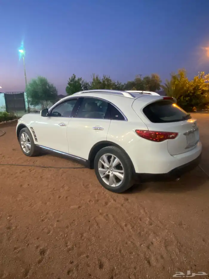 انفنتي QX70 فل كامل للبيع موديل 2013 21