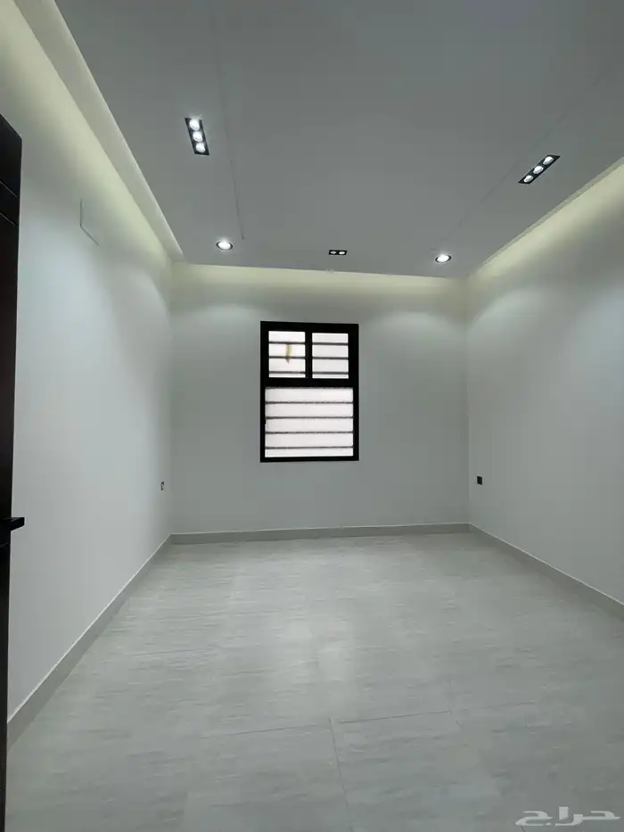 للبيع شقق ارضيه وعلويه 6 غرف من 600 الف ابها ح الموظفين 21