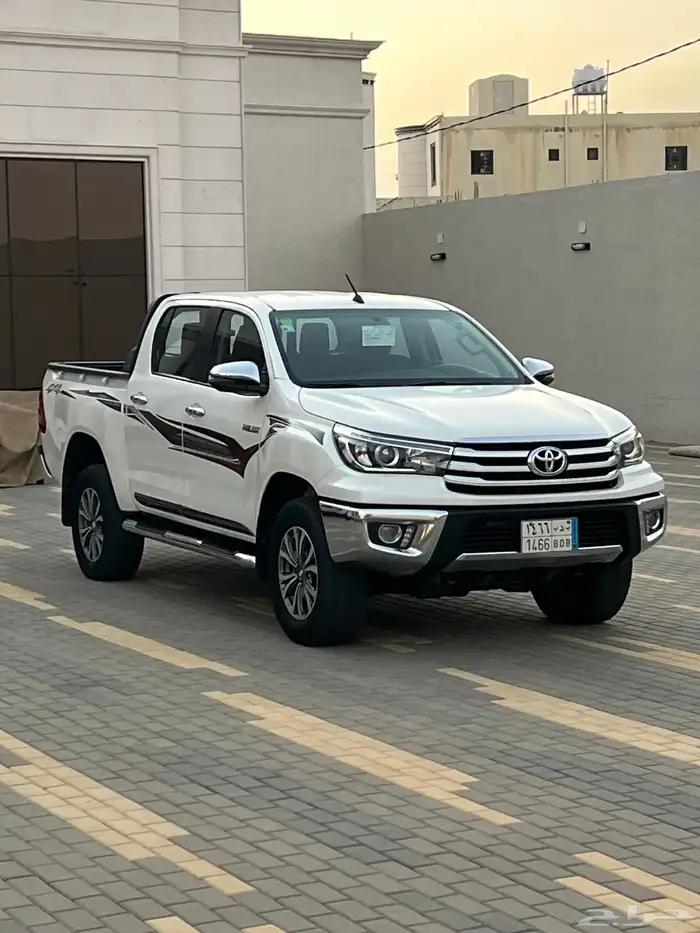 هايلوكس 2018 دبل بنزين قير عايدي ماشيه 65 الف فقط 3