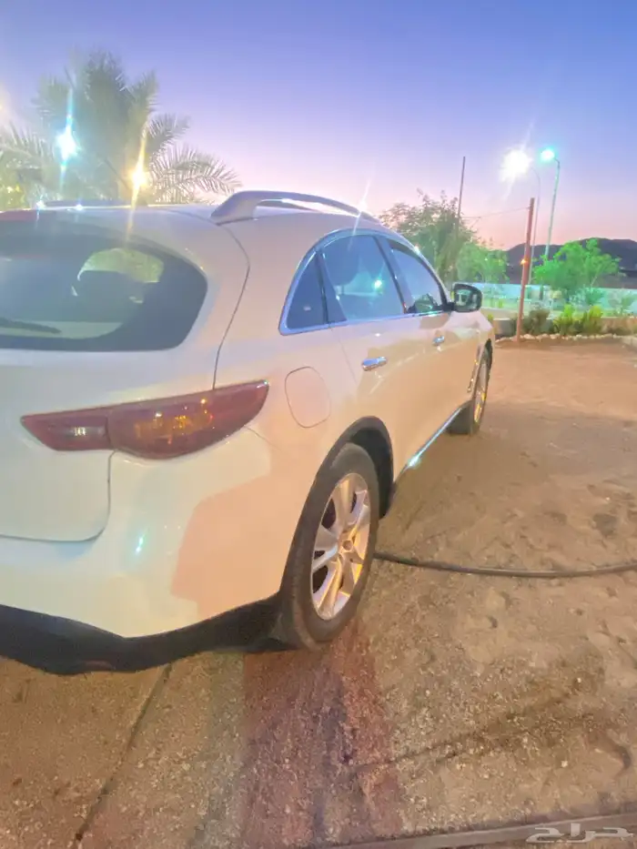 انفنتي QX70 فل كامل للبيع موديل 2013 17