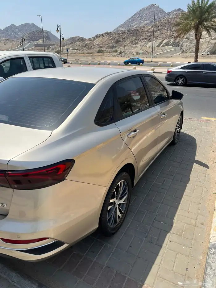 جيلي امجراند 2023 الممشى 100 الف 1