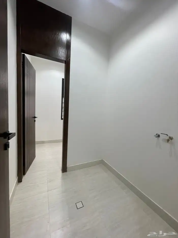 للبيع شقق ارضيه وعلويه 6 غرف من 600 الف ابها ح الموظفين 24
