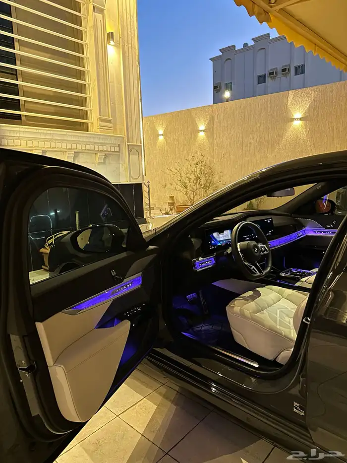 بي ام دبليو 740i 2025 شبه جديدة للبيع 14