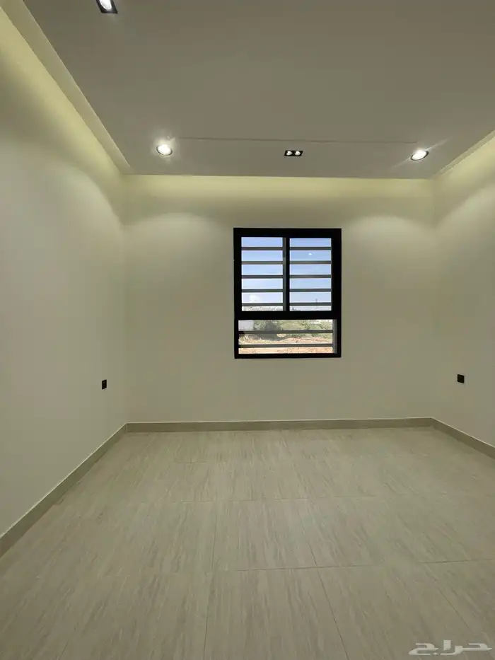 للبيع شقق ارضيه وعلويه 6 غرف من 600 الف ابها ح الموظفين 30