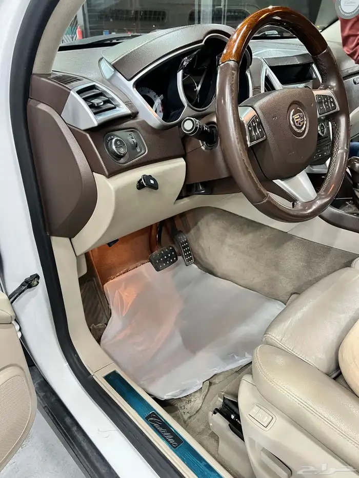 كاديلاك 2011 SRX فل كامل مخزن 23