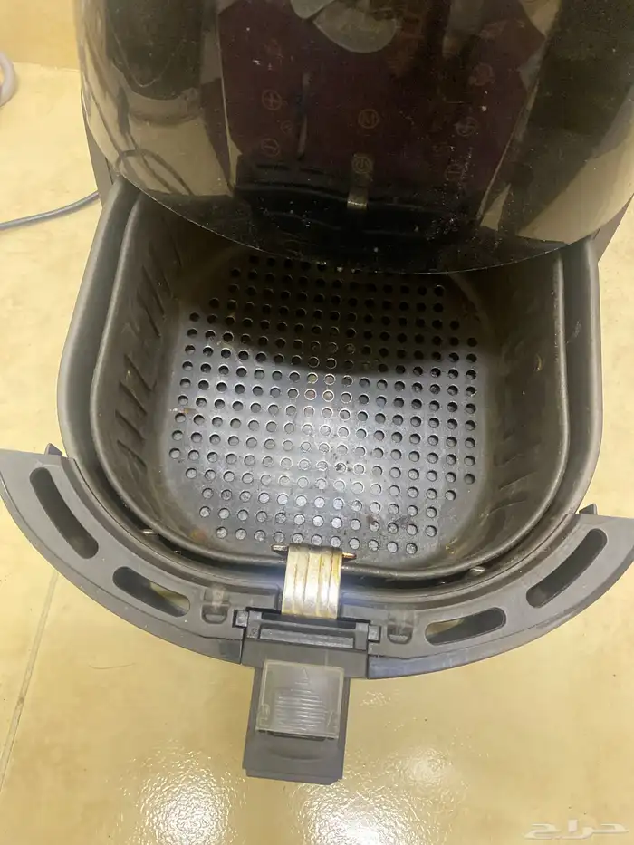 طاولة تلفزيون للبيع وقلاية هوائية 4