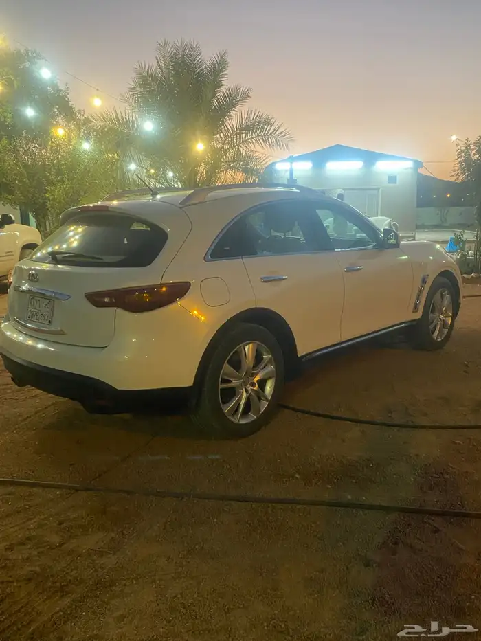 انفنتي QX70 فل كامل للبيع موديل 2013 23