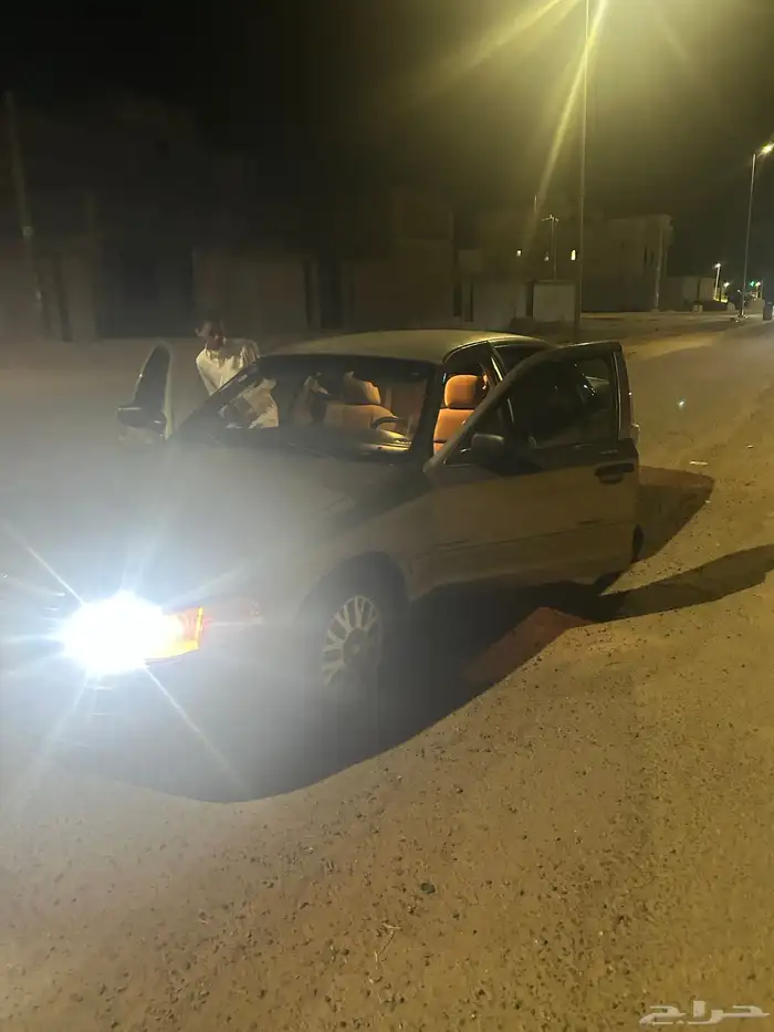 للبيع فورد 2004 قير مكينه بدي وكاله والشنطه مبتهته 0