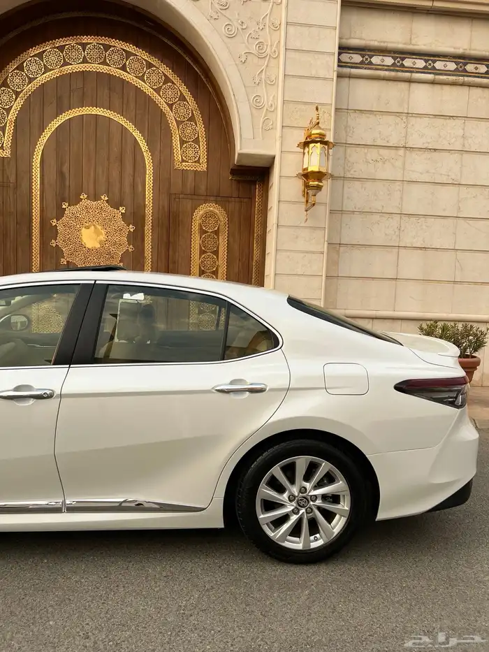 للبيع كامري GLE 2024 فل كامل نظيفه جدا 5