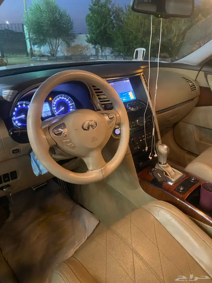 انفنتي QX70 فل كامل للبيع موديل 2013 13