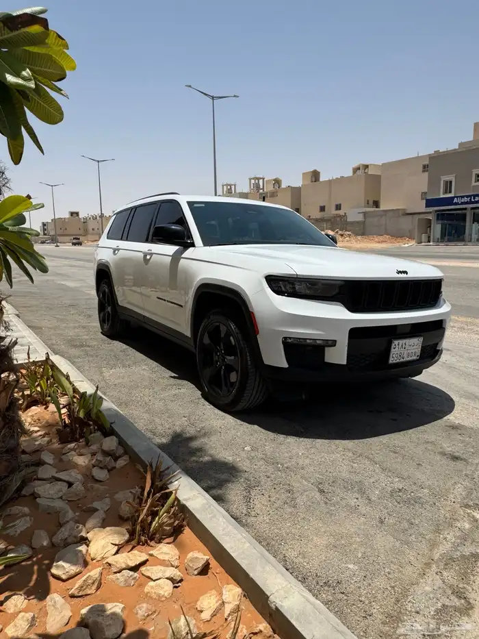 جراند شيروكي 2022 التيتيود بسعر طيب 4