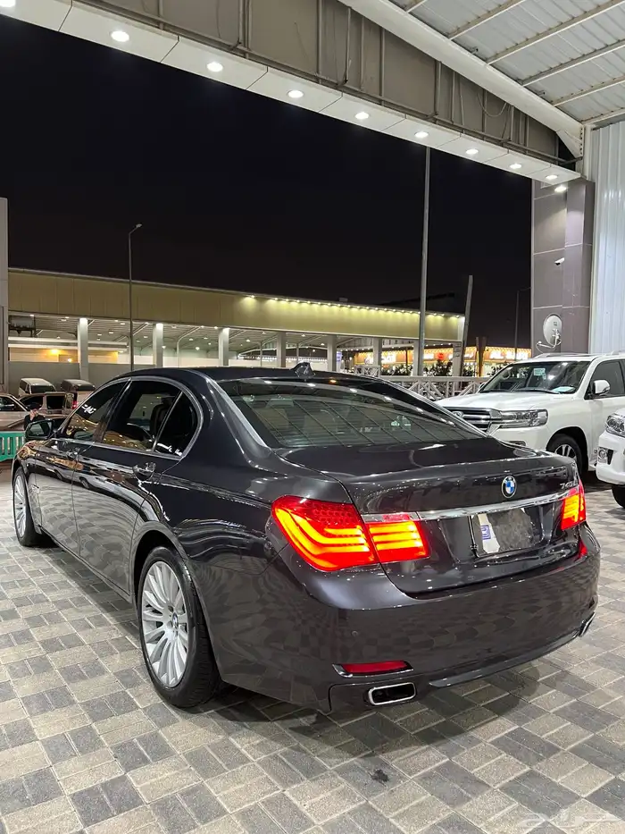للبيع BMW 730i 2012 مخزن نظيف عداد 40 الف فقط 9
