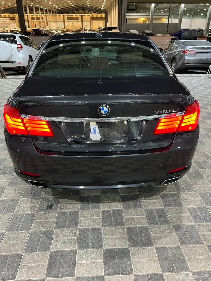 للبيع BMW 730i 2012 مخزن نظيف عداد 40 الف فقط 10