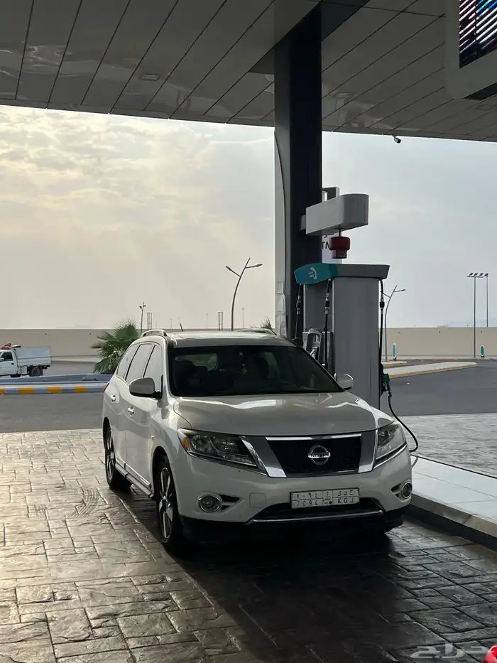 Nissan pathfinder 2015 sv V6 Good condition 0