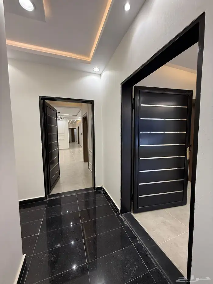 للبيع شقق علويه تشطيب vip ف ابها المحاله مقابل مبني الاذاعه 3
