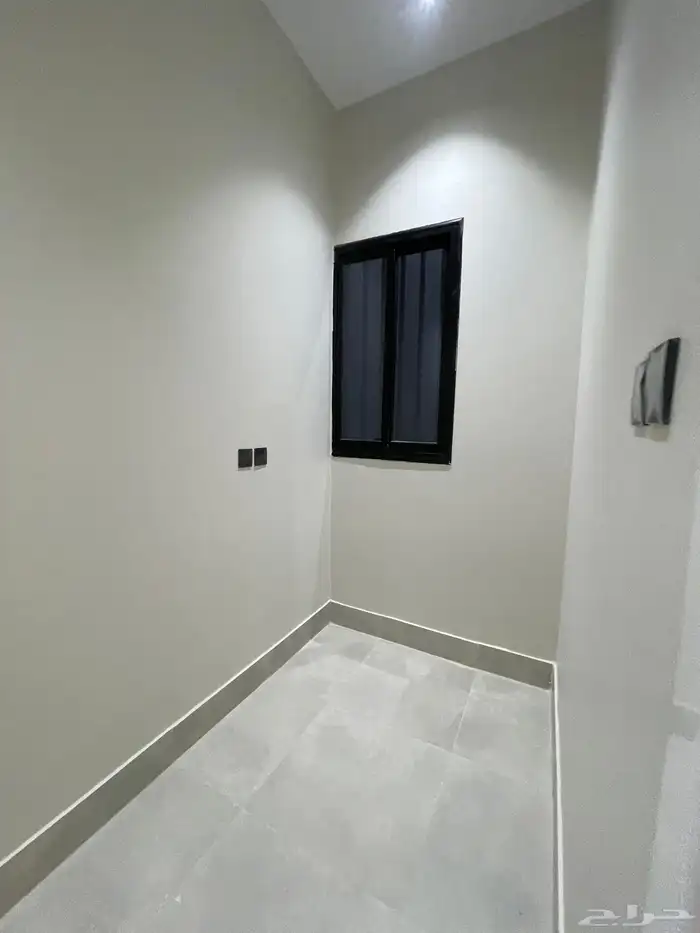 للبيع شقق علويه 6 غرف من 520 الف ابها المحاله 7