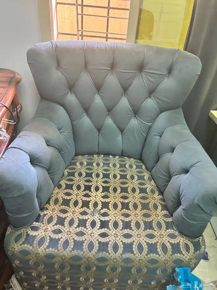 طاولة وكرسي لوجهه الله 0