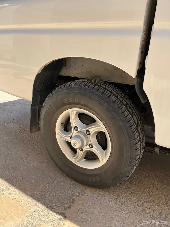 السلام عليكم  اعرض لكم سيارتي من نوع جيب  المهندرا 7