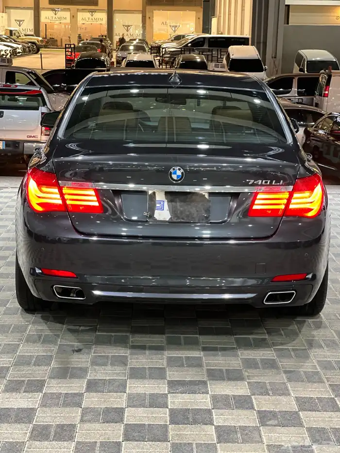 للبيع BMW 730i 2012 مخزن نظيف عداد 40 الف فقط 12