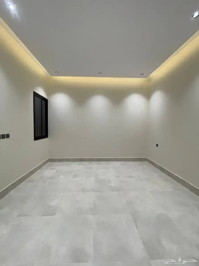 للبيع شقق علويه 6 غرف من 520 الف ابها المحاله 13