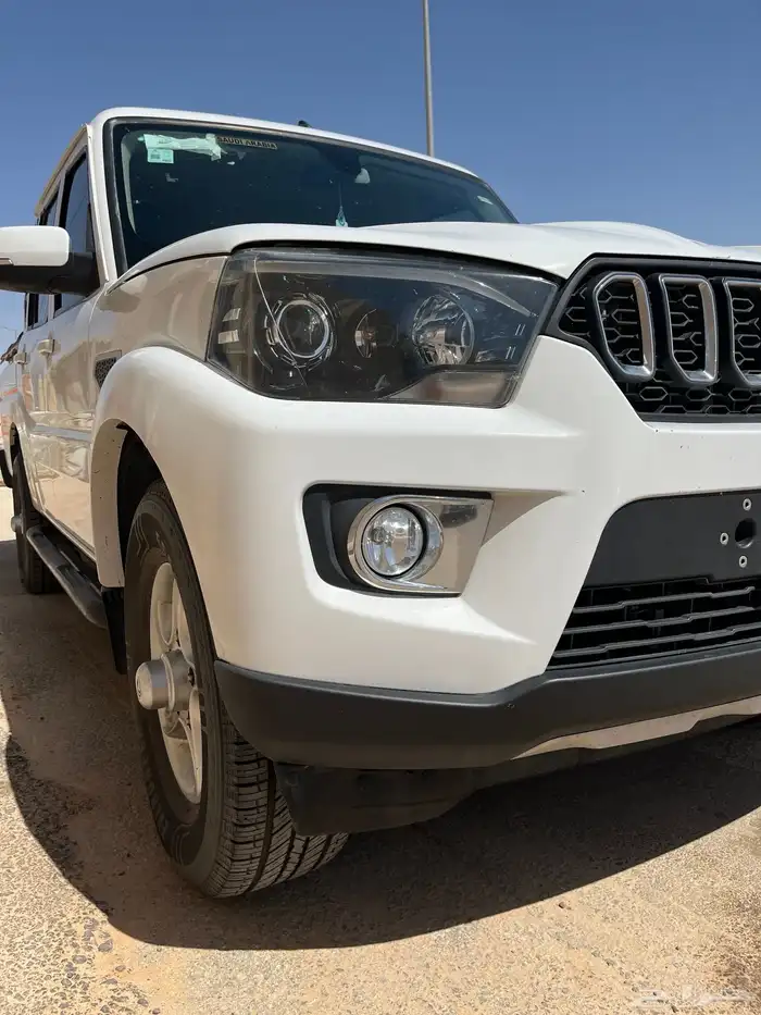 السلام عليكم  اعرض لكم سيارتي من نوع جيب  المهندرا 5