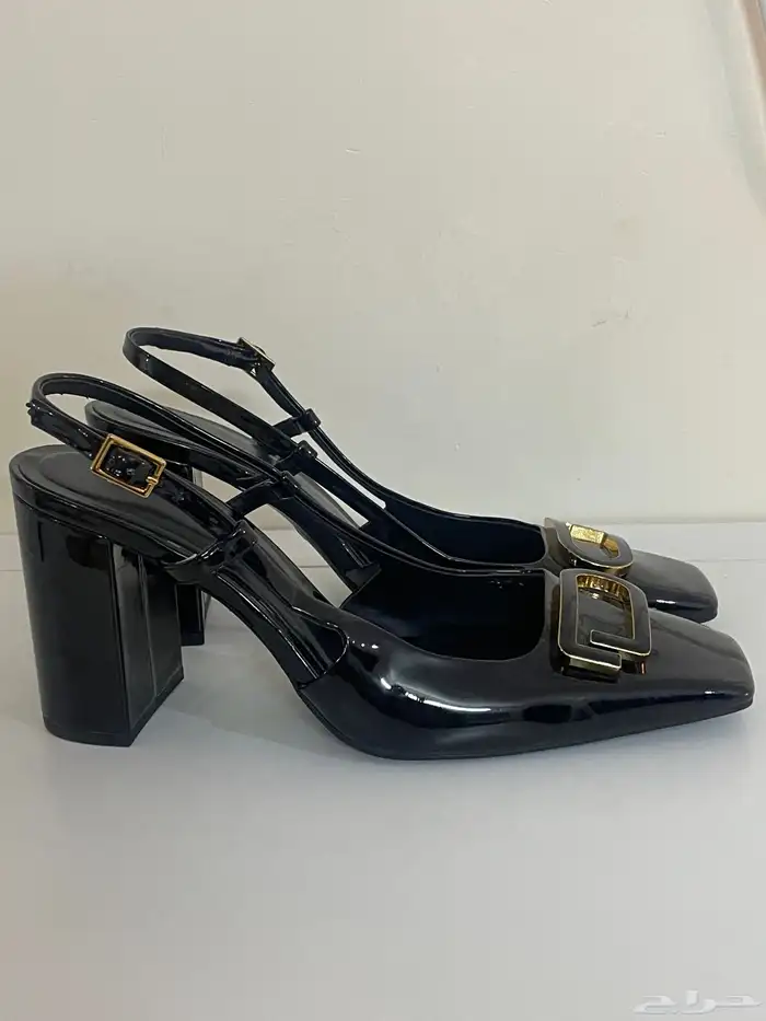 صندل من زارا اصلي مقاس 40 استعمال خفيف جداا 1