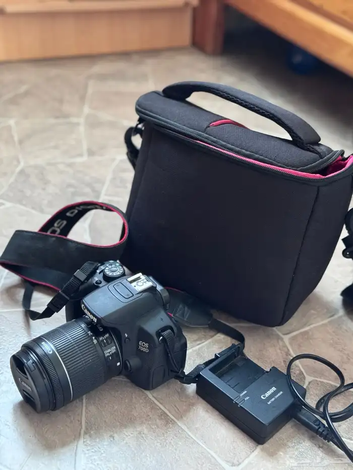 كاميرا كانون D700 للبيع 1