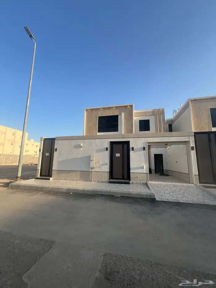 للبيع دور وملحق 8 غرف ينفع سكن واستثمار 4