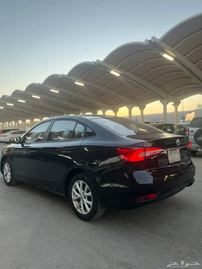 ام جي 5 موديل 2022 اسود داخلي بيج 1