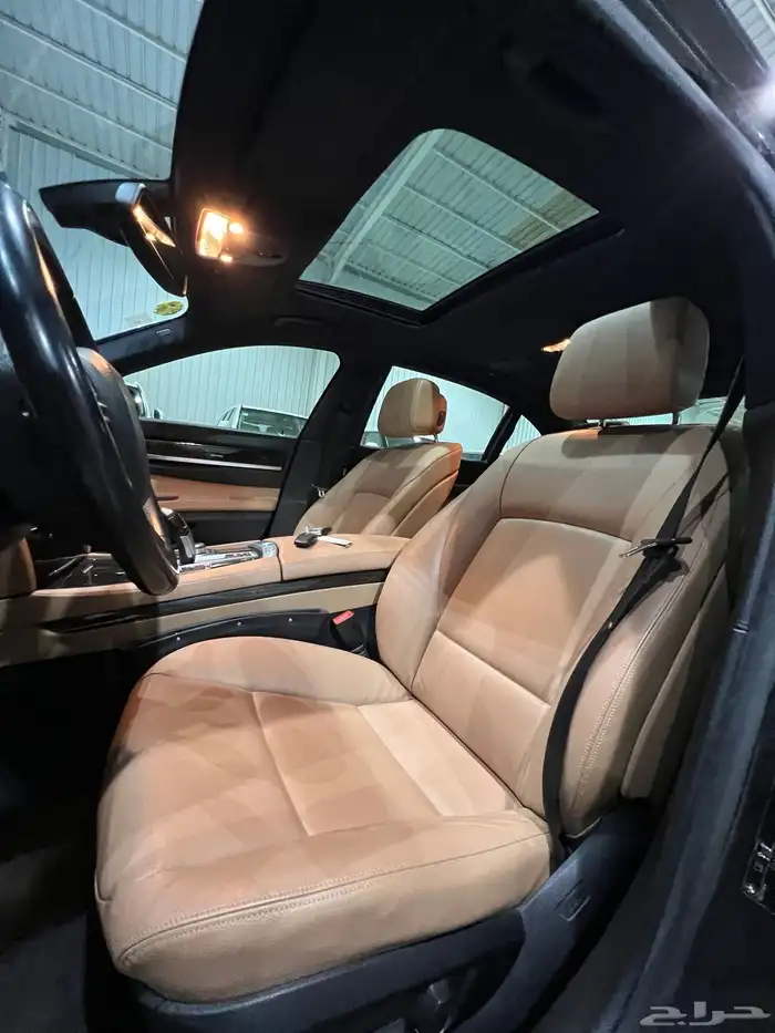 للبيع BMW 730i 2012 مخزن نظيف عداد 40 الف فقط 32
