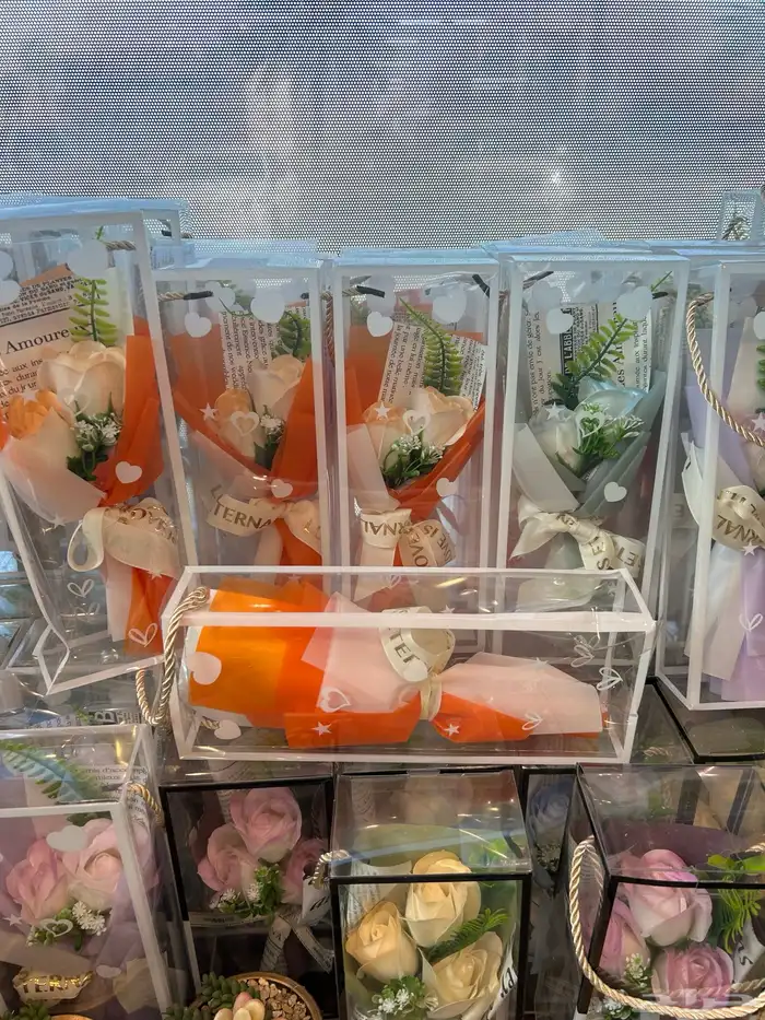 منسق ورد وهدايا 13