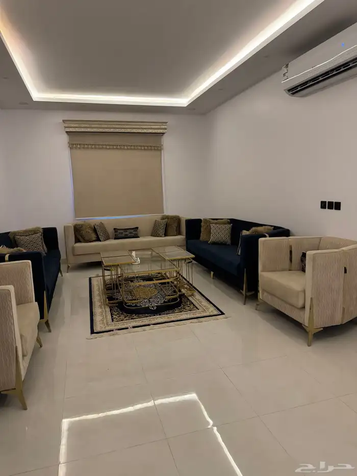 كنب مع طاولات وفرشه 0