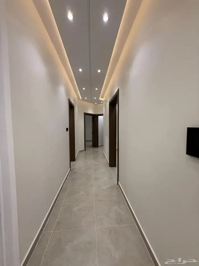 للبيع شقق علويه تشطيب vip ف ابها المحاله مقابل مبني الاذاعه 13