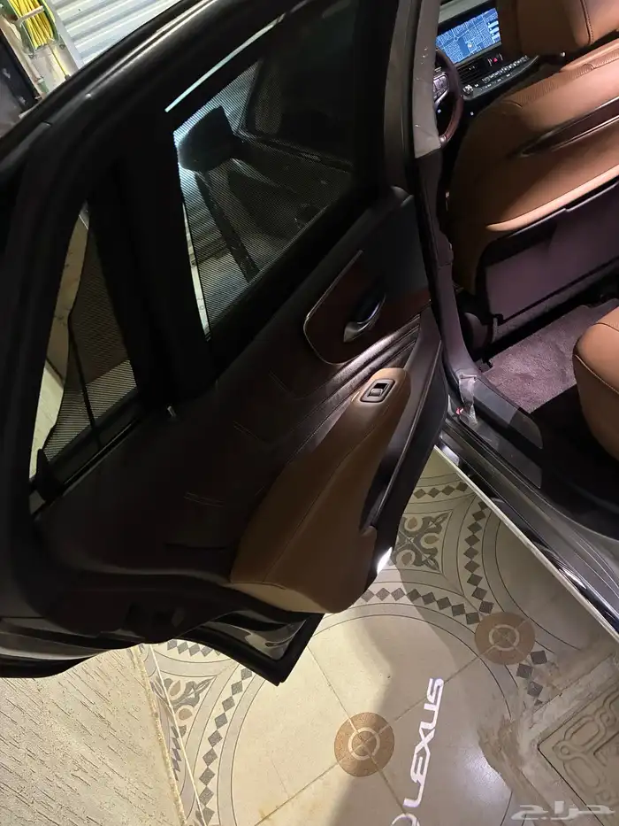 لكزس LS500h سعودي عبد اللطيف جميل 9