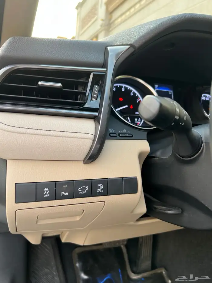 للبيع كامري GLE 2024 فل كامل نظيفه جدا 40