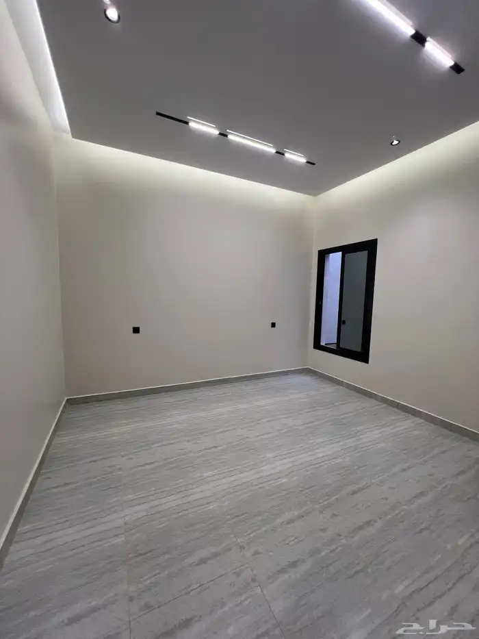 للبيع دور وملحق 8 غرف ينفع سكن واستثمار 15