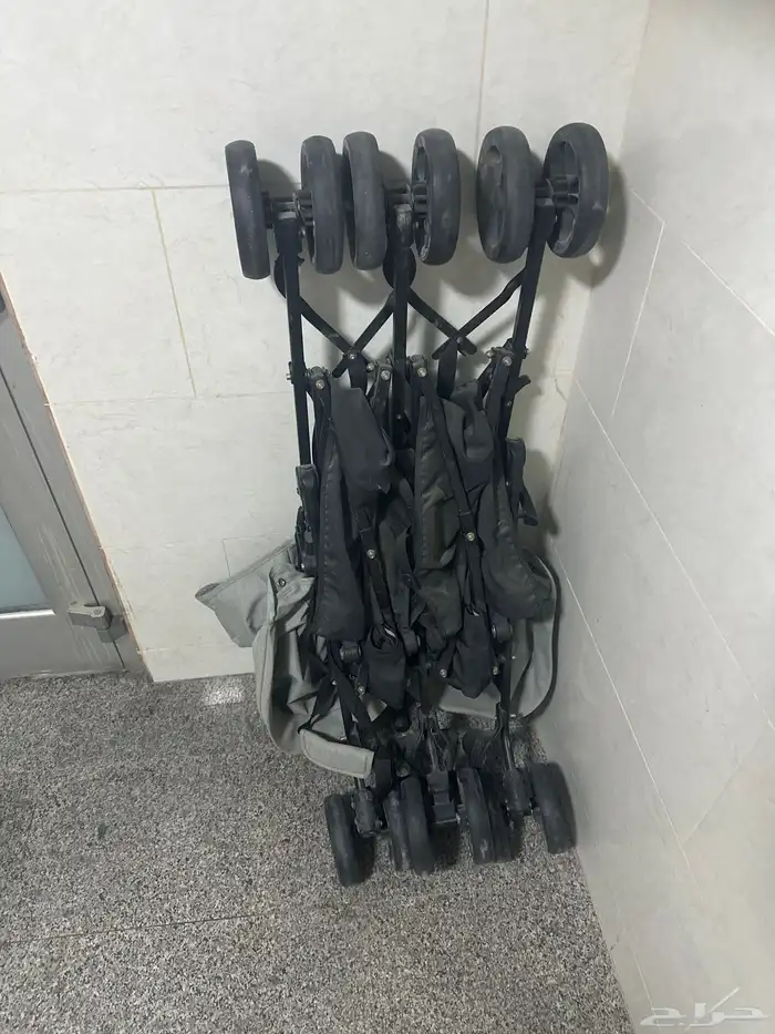 للبيع عربة اطفال للشخصين 0